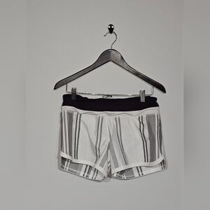 Lululemon Athletica Women’s Running Shorts White Stretch Zip Pocket Size 6